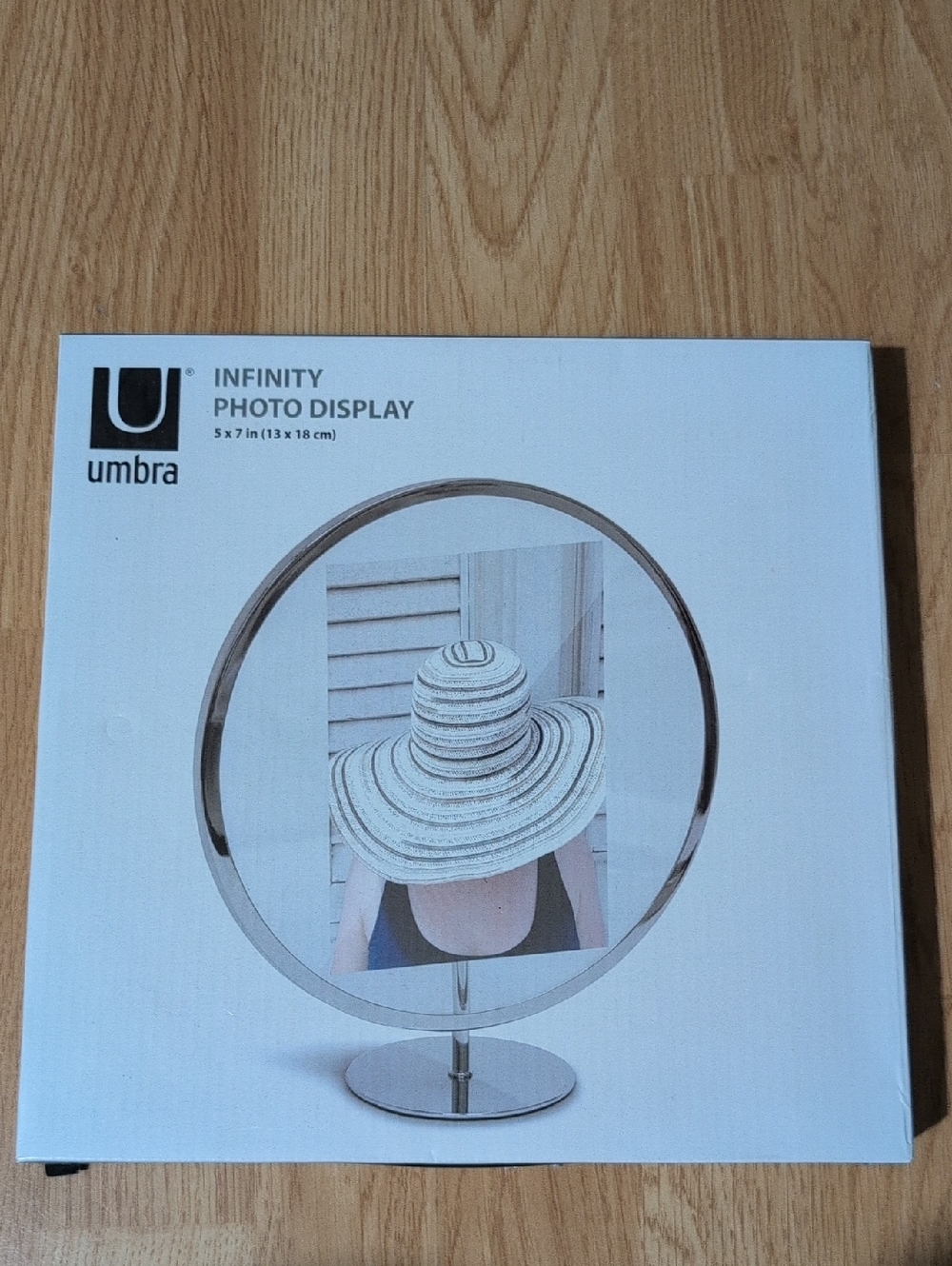 NIB Umbra Infinity Photo Display - Silver Chrome Frame